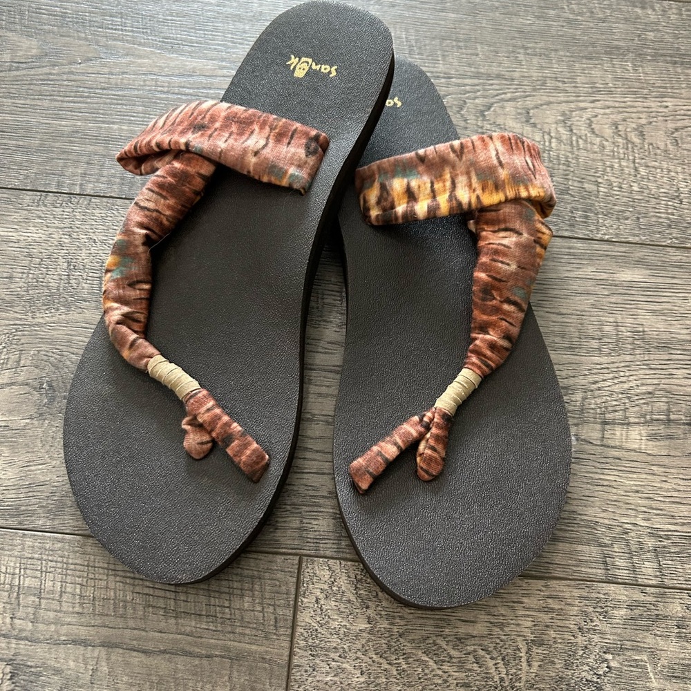 Sanuk Sandals